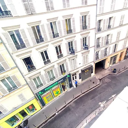In Near Arc De Triomphe