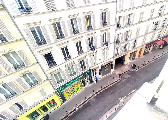 In Near Arc De Triomphe