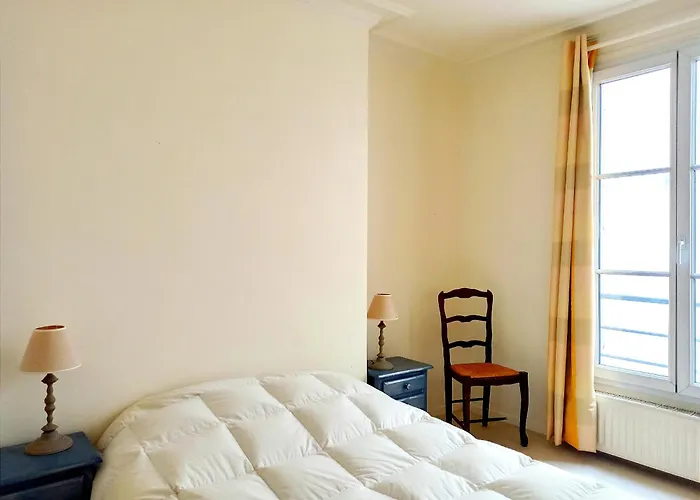 In Near Arc De Triomphe Apartment Paris