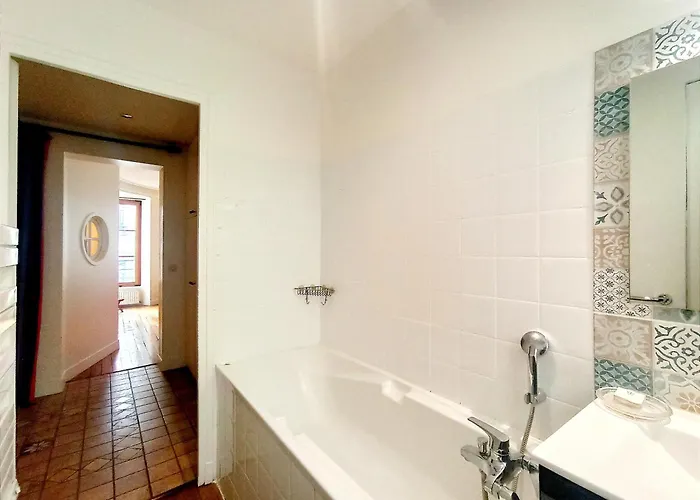 In Near Arc De Triomphe