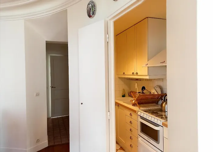In Near Arc De Triomphe Apartment *