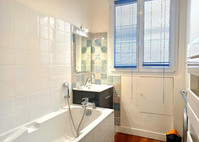 In Near Arc De Triomphe Apartment Paris